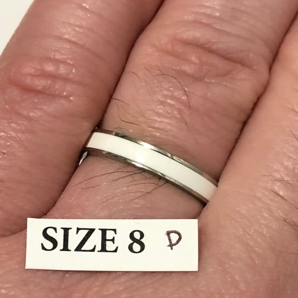 Men’s / Women’s Silver Tone Ring, Size 8